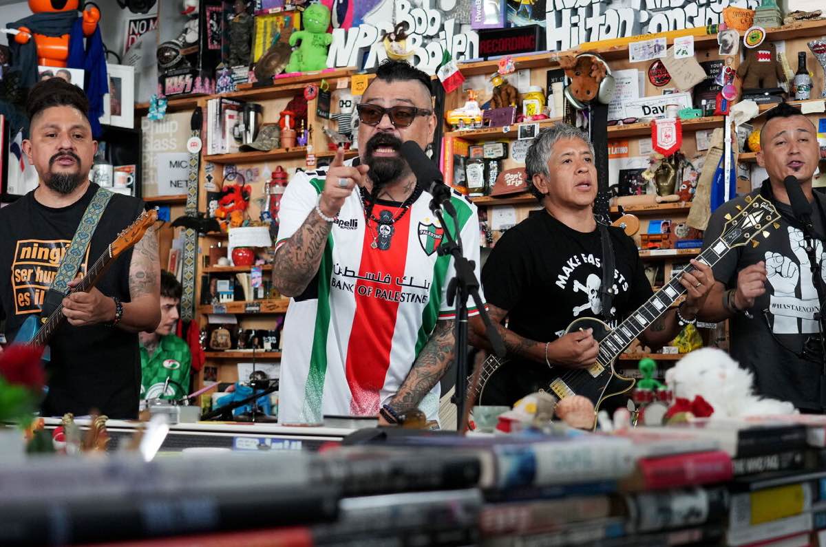 Panteón Rococó lleva el ska y la resistencia a lo más alto con un contundente Tiny Desk