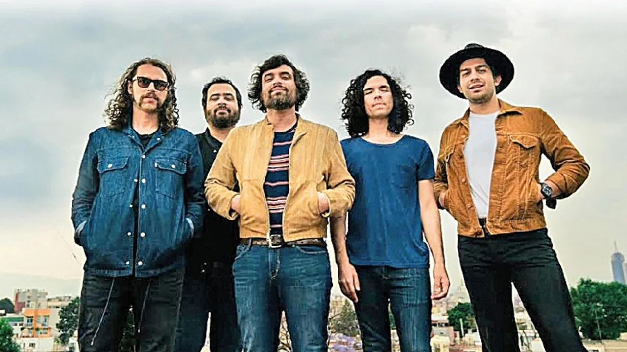 Enjambre lanza nuevas versiones de “Siempre Tú”, “La Batalla” y “Relámpago”