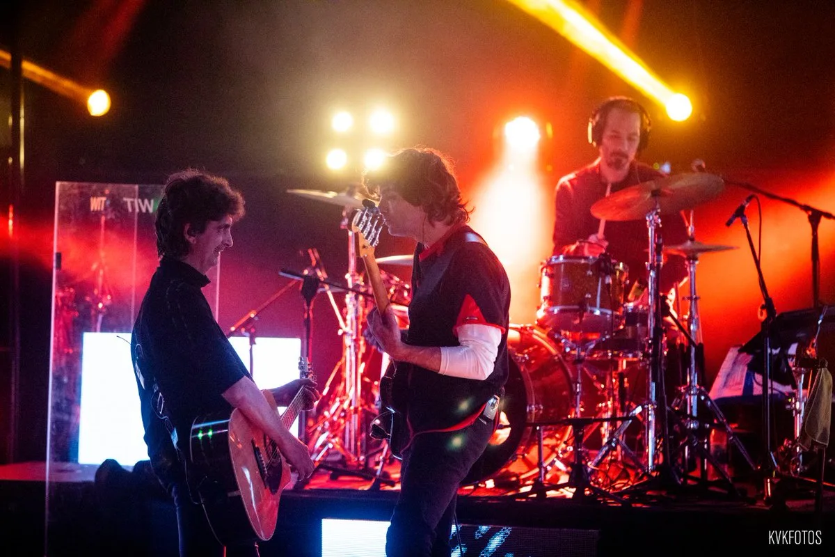 2 horas y media de rock: Los Fundamentalistas del Aire Acondicionado subieron su último concierto