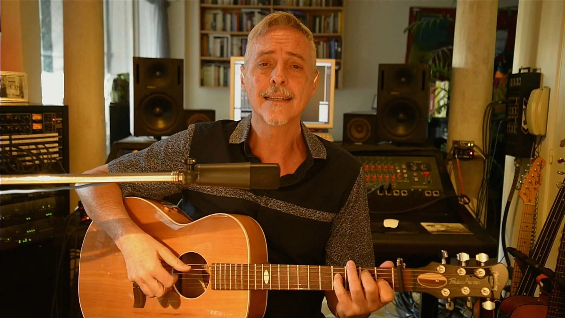 ¡MAÑANA! Pedro Aznar ofrecerá otro concierto online con sorteo de guitarra incluido