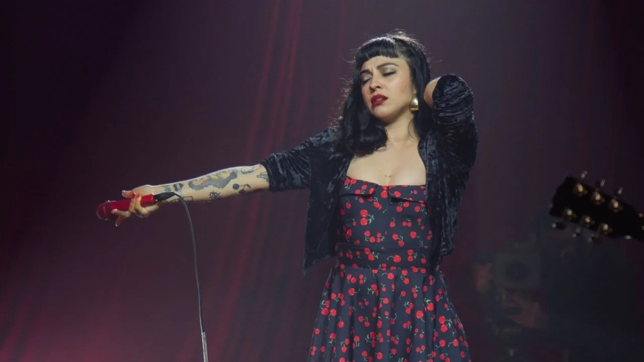 Mon Laferte dejó impactante versión en vivo de “Pa´ dónde se fue”