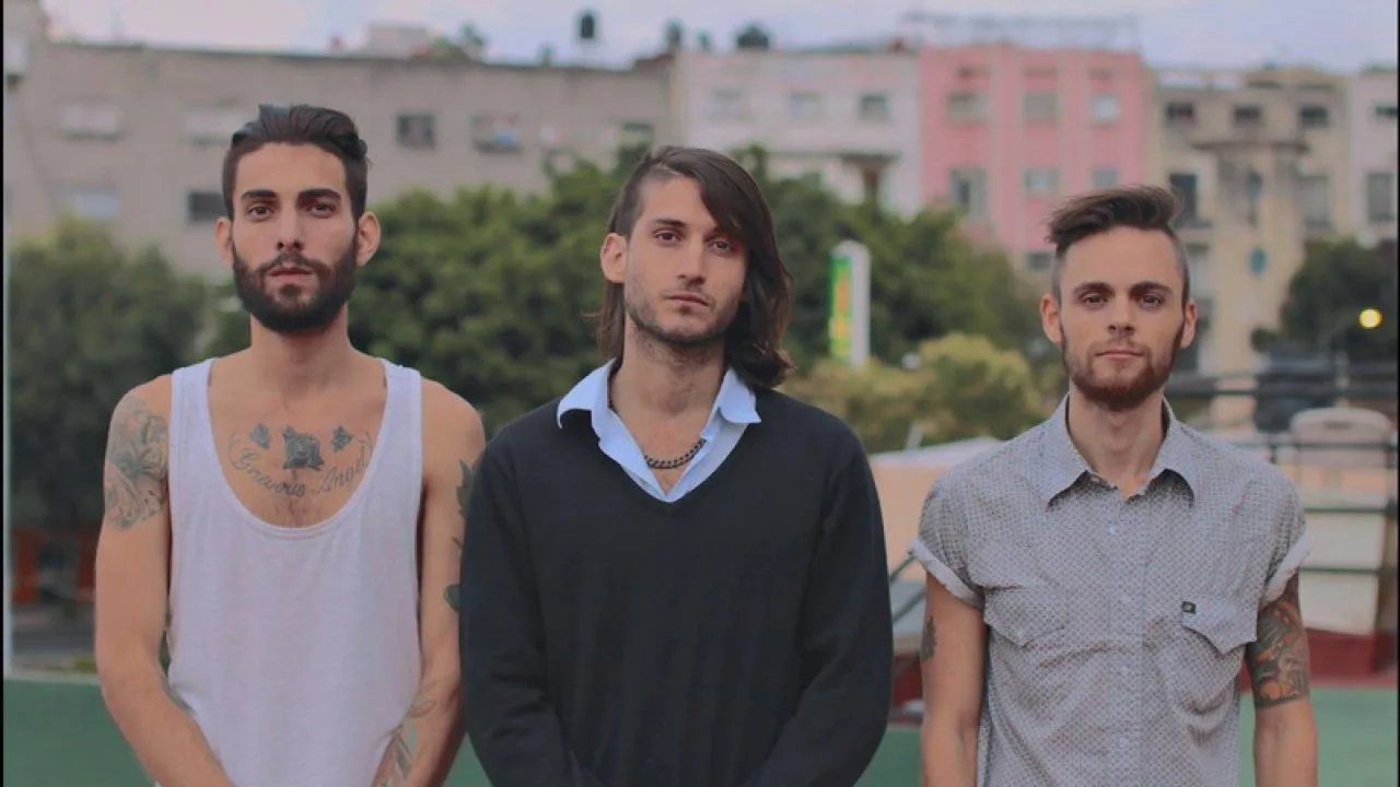 Surfistas del Sistema estrenó el videoclip de “Amarrados”