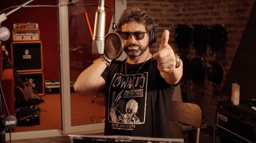 Iván Noble, líder de los Caballeros de la Quema, dejó acústica y melancólica canción