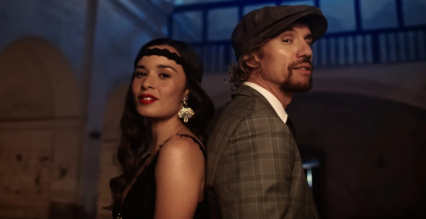 Monsieur Periné y Macaco estrenaron el videoclip de “Lenguas de signos”