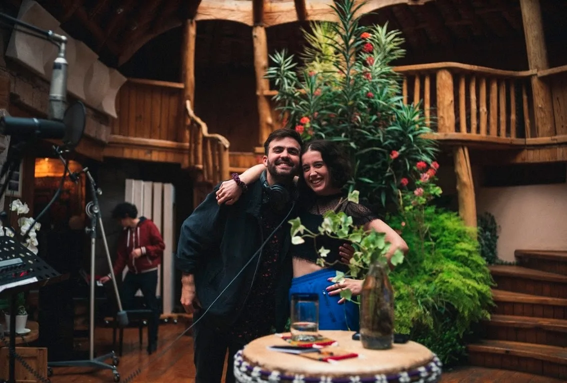 Fusión chileno mexicana: Benjamín Walker se unió a Vanessa Zamora en nuevo tema