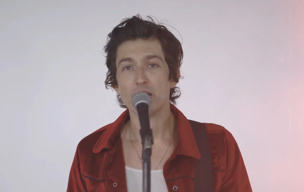 Javier Blake comenzó el año liberando una hermosa sesión acústica