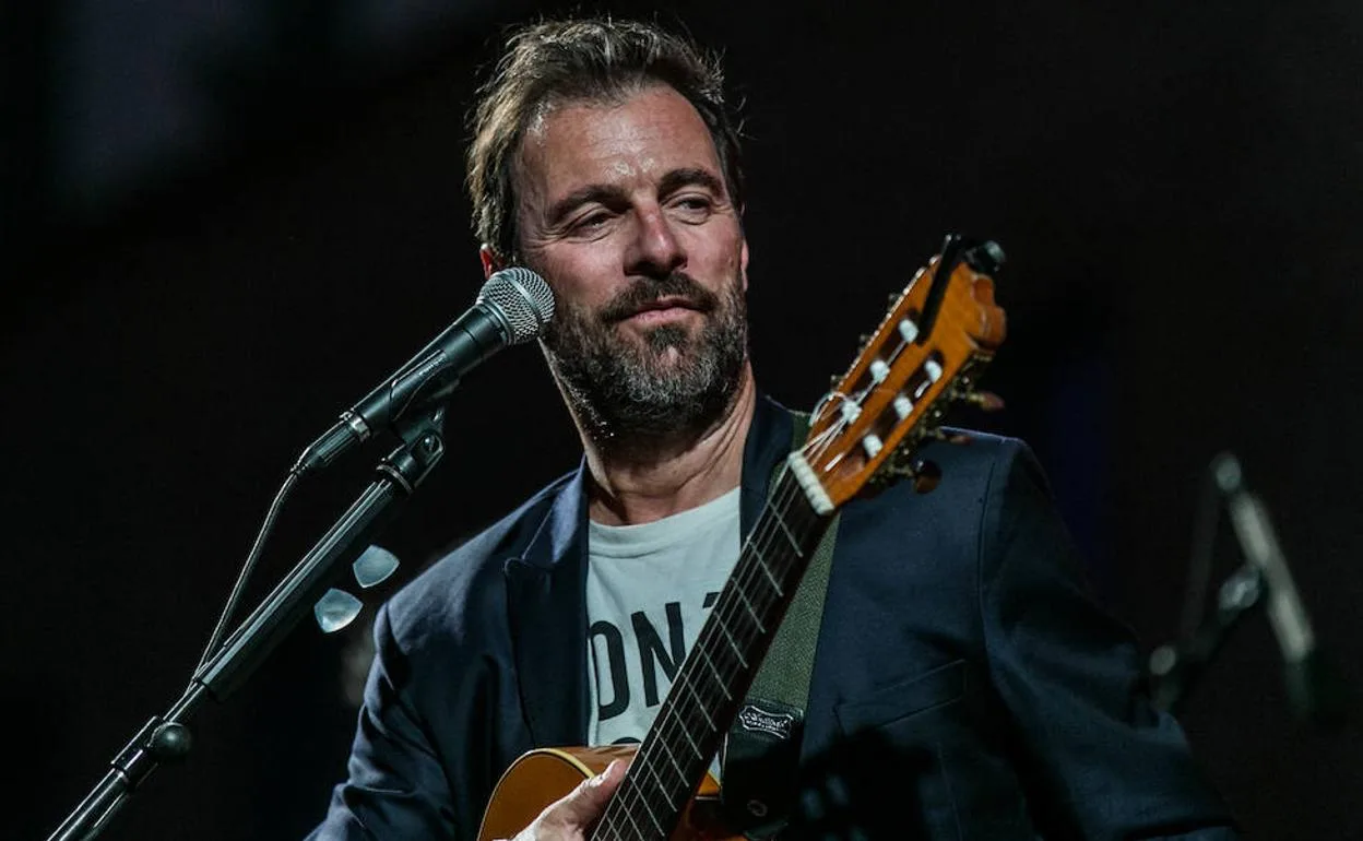 Kevin Johansen liberó un tremendo concierto con más de una hora y media de música
