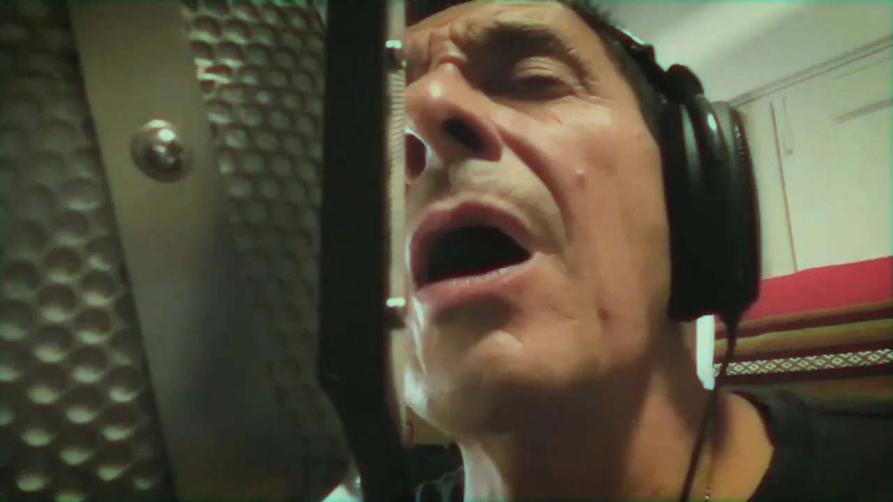 Ricardo Mollo publicó un brillante cover del clásico de Almendra “Laura va”
