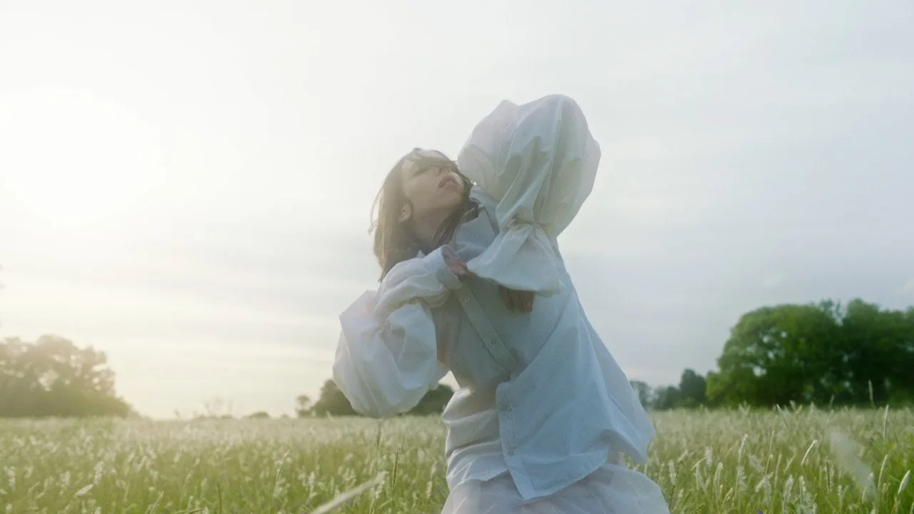 Vera Spinetta presenta el fantástico videoclip de “Incesante” repleto de arte