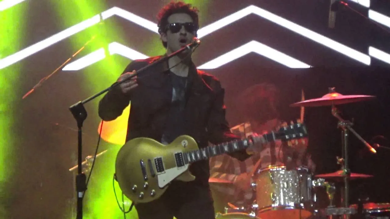 De Saloon lanzó una gran versión en vivo de “Me vuelves a herir”