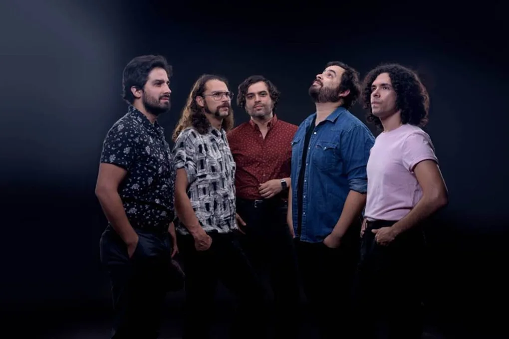 Enjambre saca otro video desde la sala de ensayos con potente versión de “Dolores”
