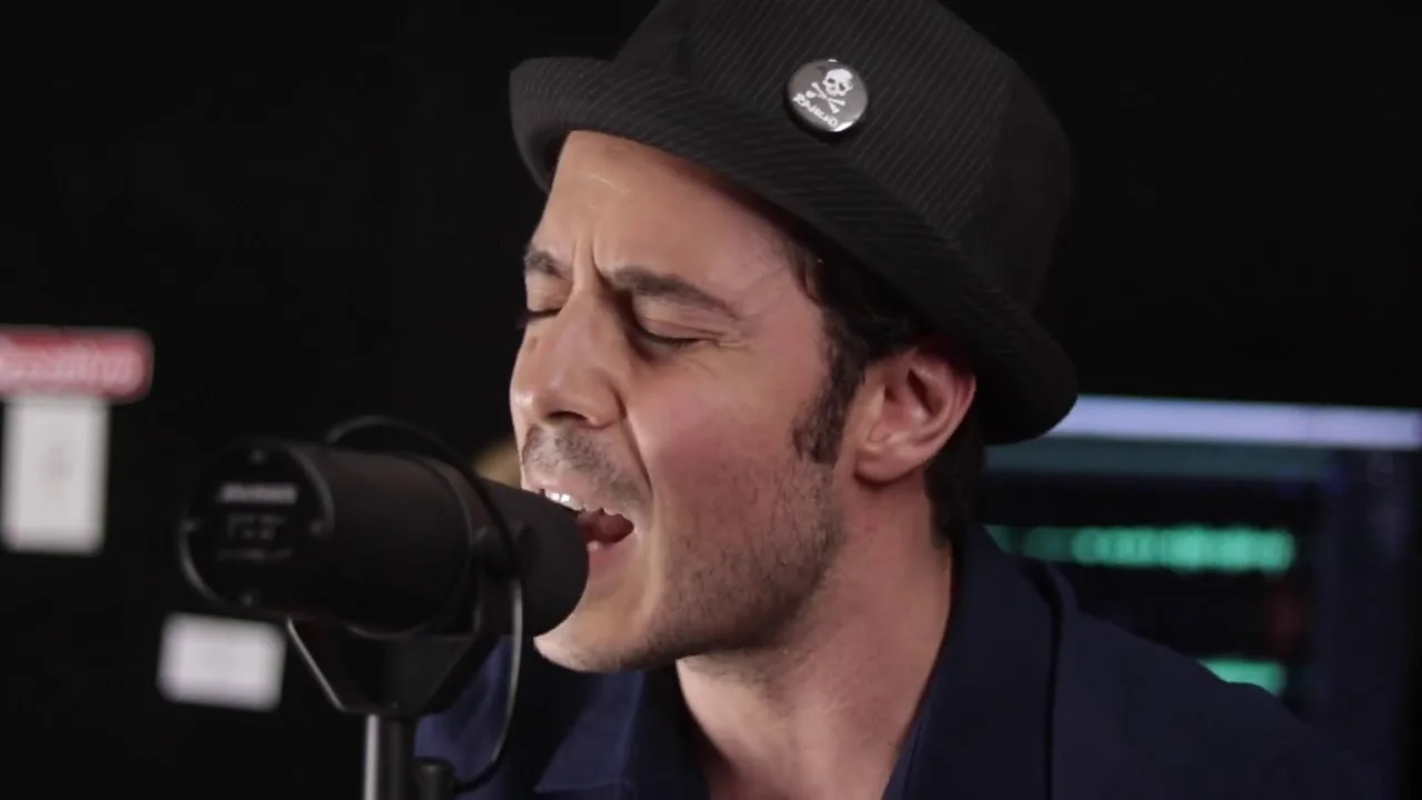 Disfruta las 7 canciones de la última y fabulosa sesión musical de José Madero con ukelele