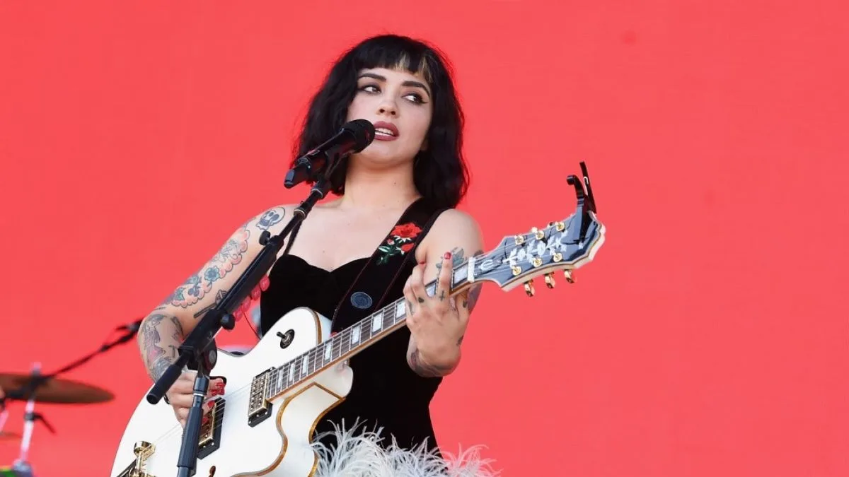 Mon Laferte: "Soy rockera de corazón, el género debe estar de moda"