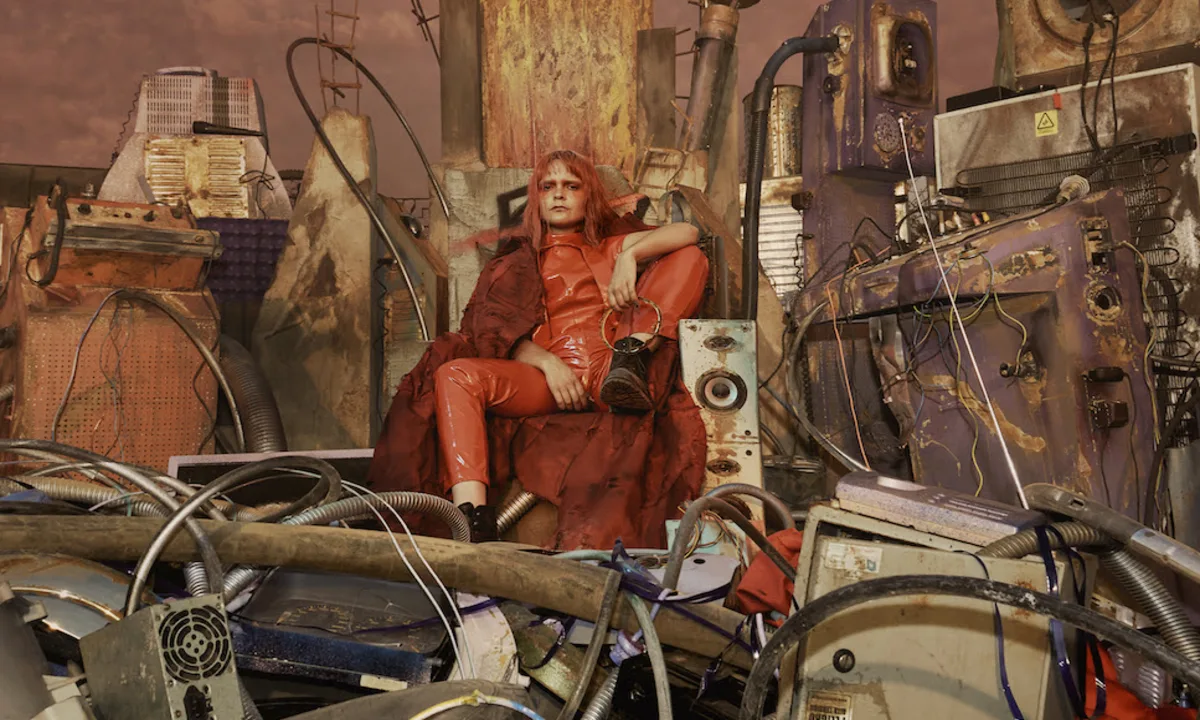 Cyborgs y revolución en el nuevo álbum de Camila Moreno