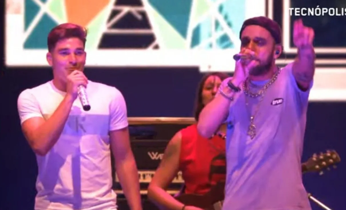 [VIDEO] El crack de River Julián Álvarez cantó en vivo con Los Caligaris