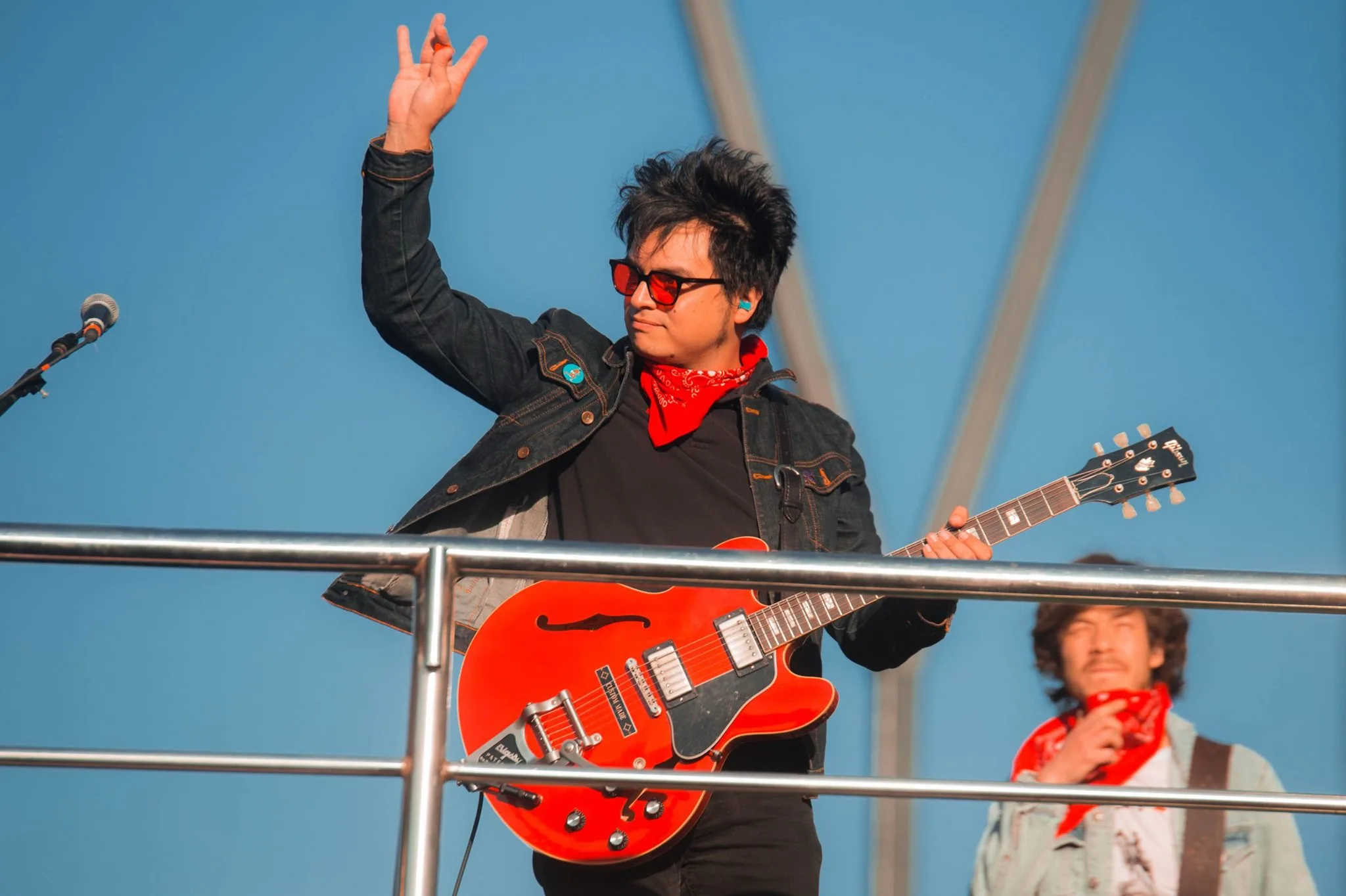 Francis Durán lanzó “Bus”: el primer sencillo de su álbum solista