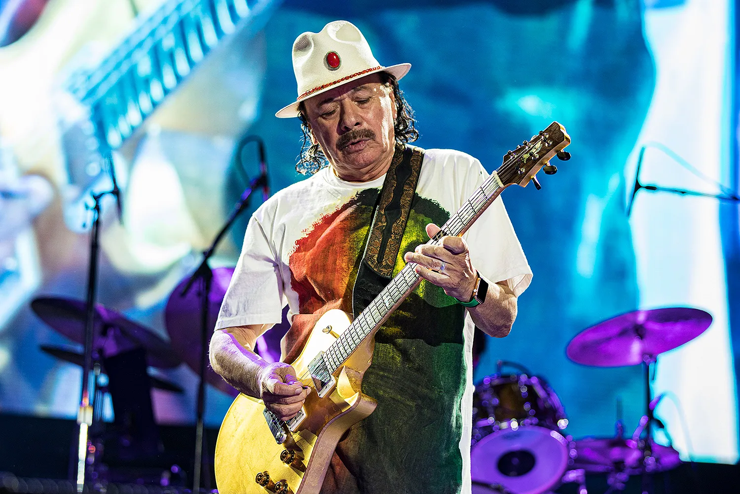 ¡Tranquil@s muchach@s! Santana se encuentra bien tras desmayo durante concierto en Michigan