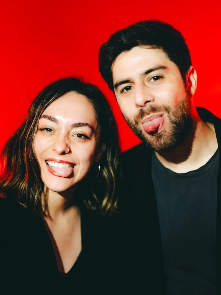 Vale Castillo invitó a Pau a desafiar a las adversidades en “lo que prometí”, su nuevo single
