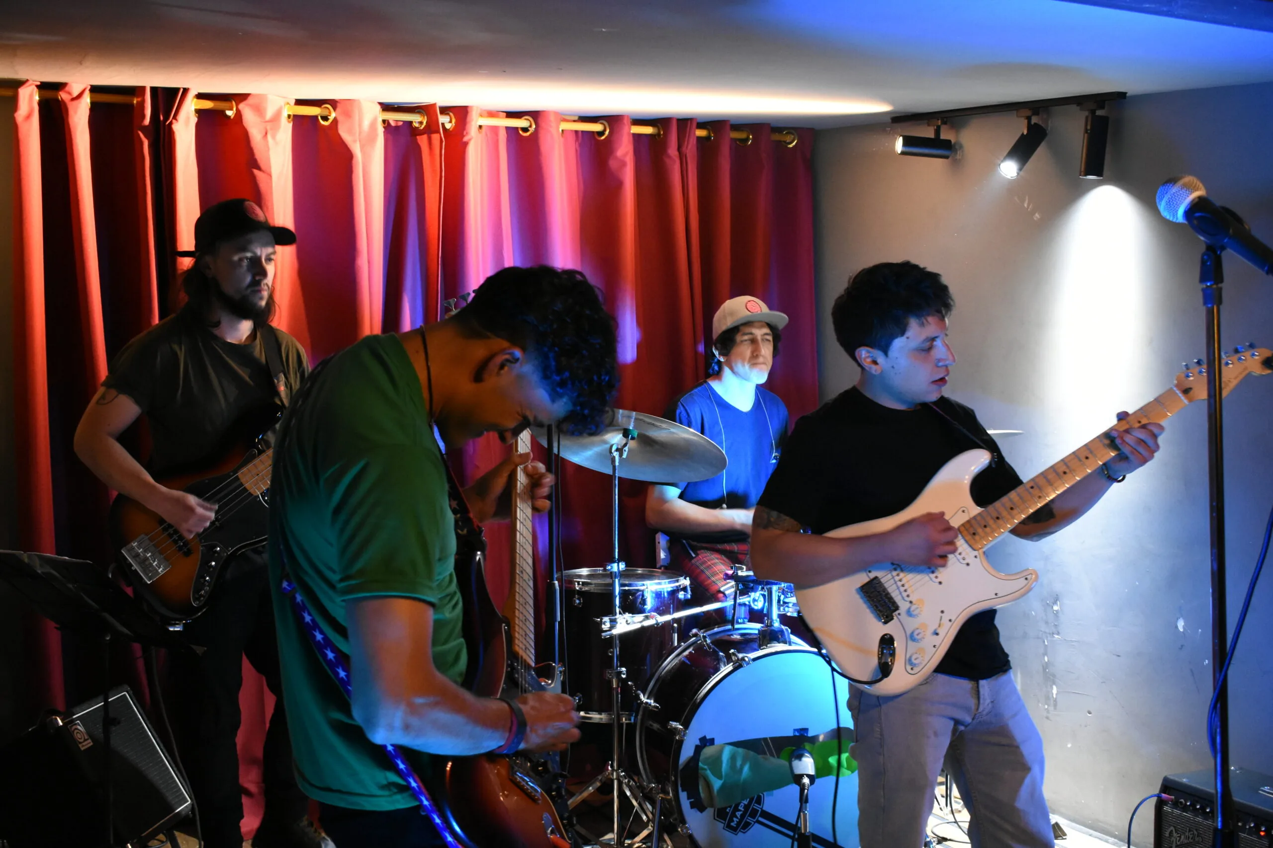 Una propuesta para introducirse: Zarza presenta imponente álbum