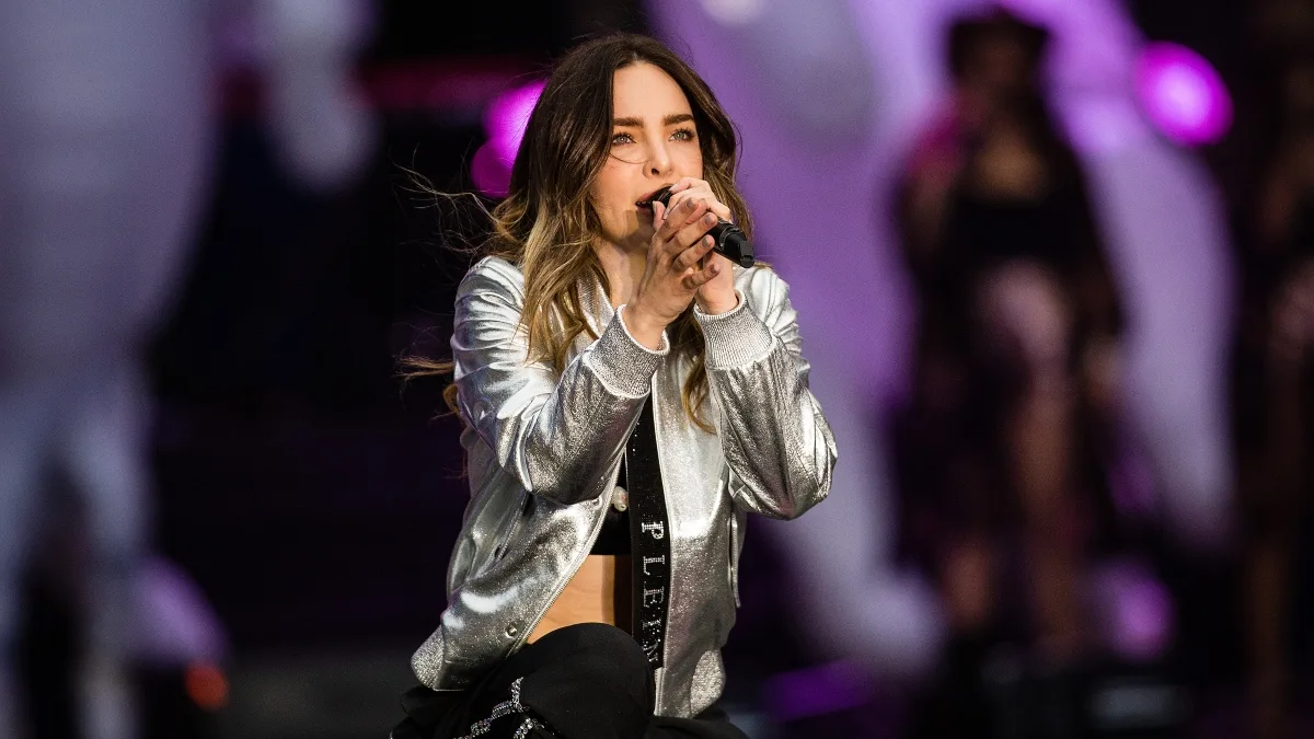 Nadie lo vio venir: Belinda sorprende con cover de "Friojlero", tema icónico de Molotov