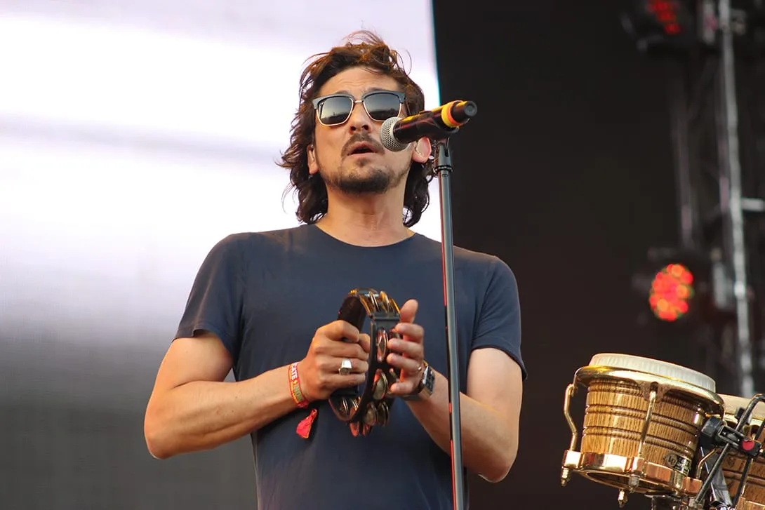 León Larregui arremete con dos nuevas canciones y especial colaboración