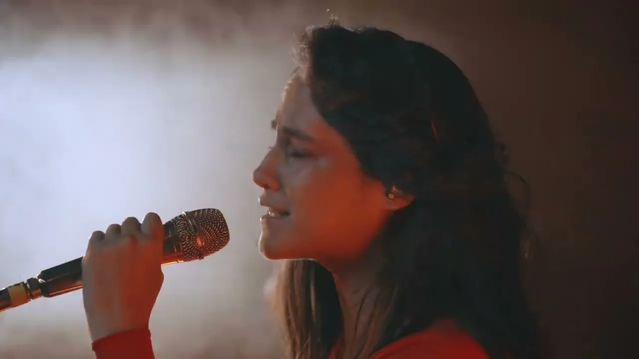Ximena Sariñana estrena versión en vivo de "Rompe" en sensacional formato