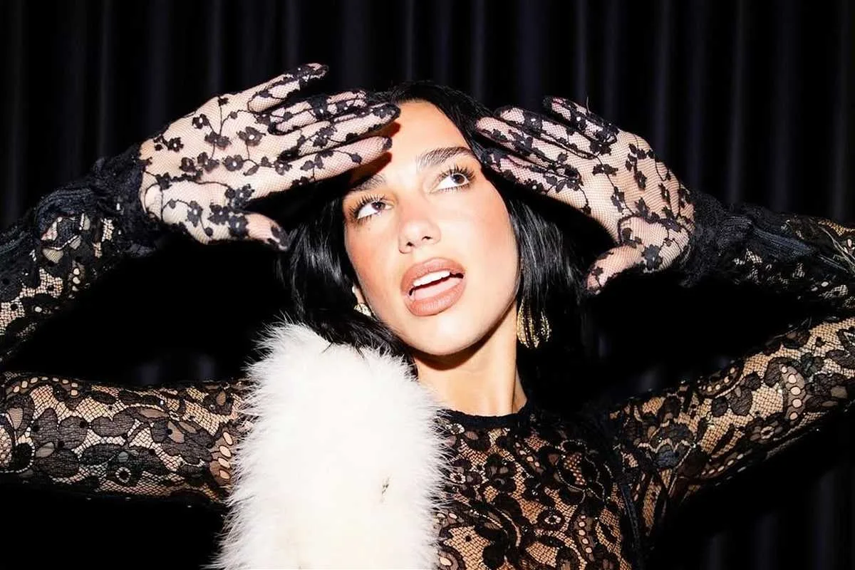[VIDEO] Dua Lipa entonó el clásico "De música ligera" de Soda Stereo y desató la locura