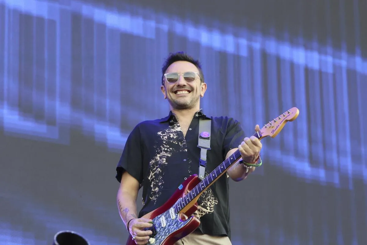 Emiliano Brancciari de No Te Va Gustar hizo notable versión del clásico "La vida tómbola" de Manu Chao