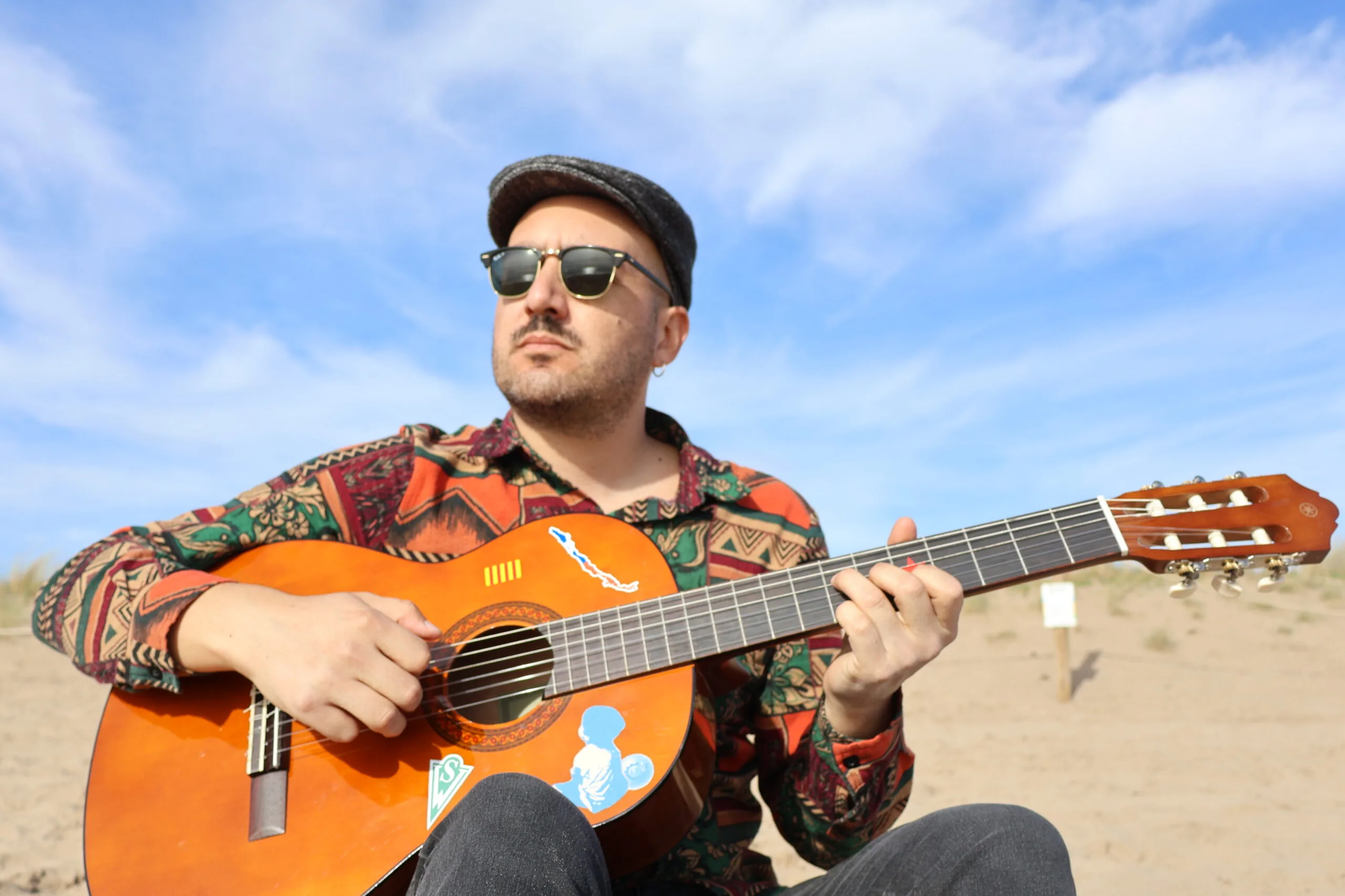 Nacho Sarmiento, La Nostalgia, músico chileno, música acústica, Raúl Céspedes, Bloque Depresivo, artista emergente, Barcelona, emigración