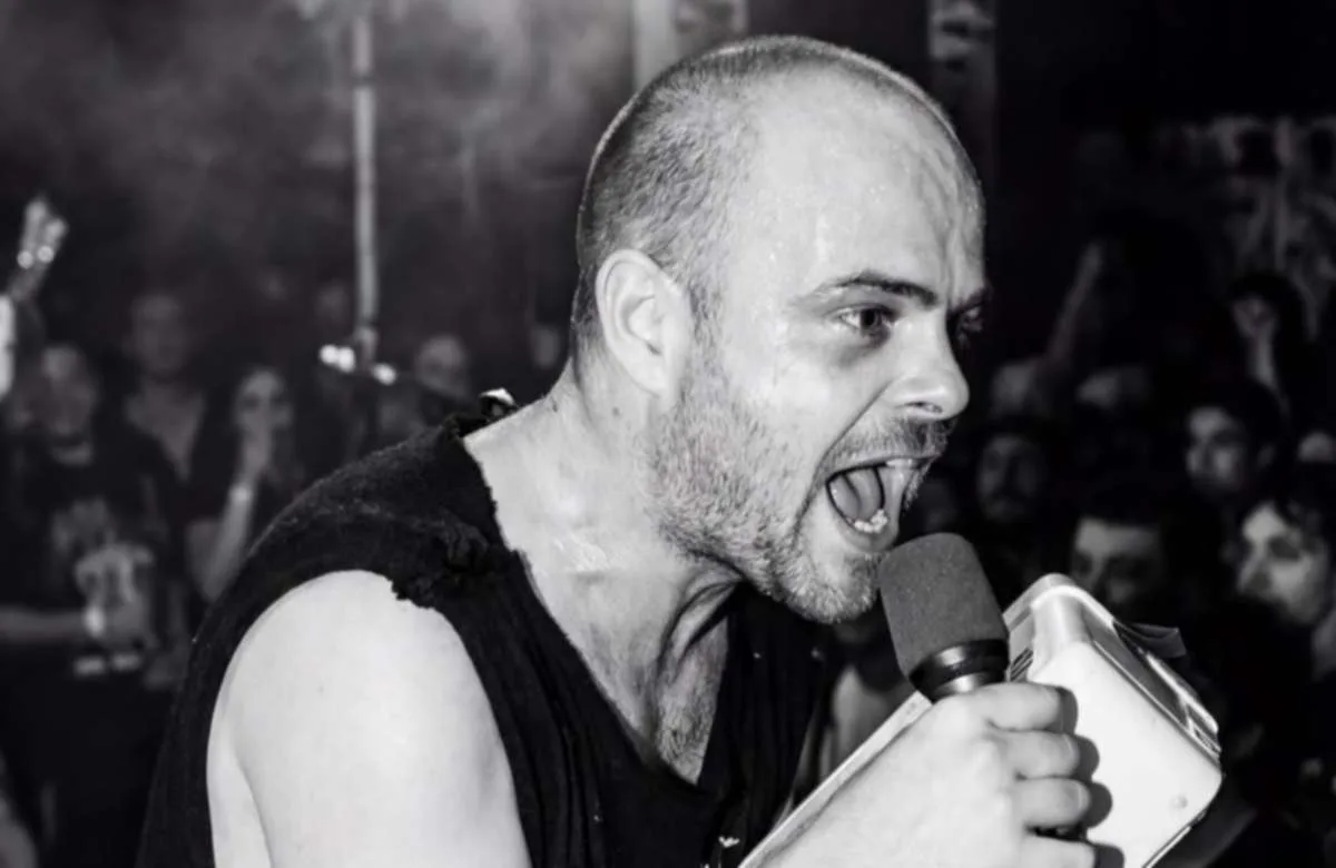 Publican primeras fotos del rodaje de "Viejos Vinagres", la biopic de Luca Prodan