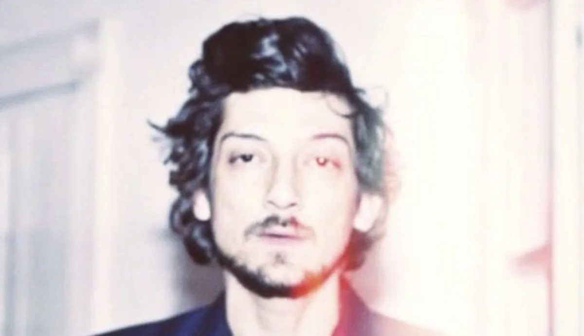 León Larregui estrena otro single y su próximo disco ya comienza a sentirse
