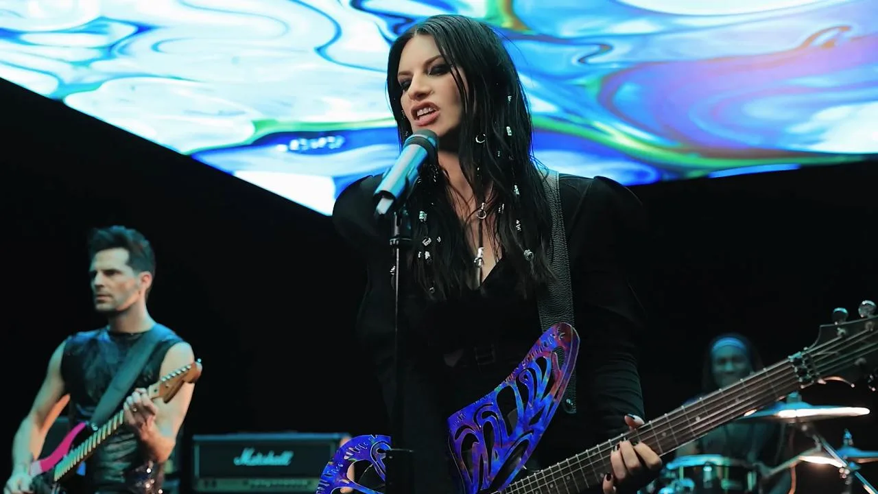 Laura Pausini destrozó "Mariposa Tecknicolor" de Fito Páez con un irrisorio cover