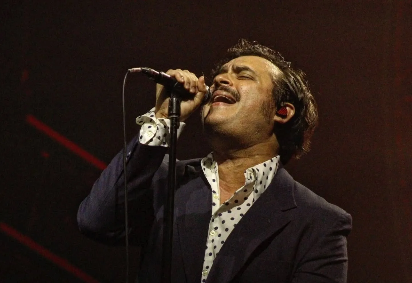 Enjambre extiende su legado con nuevo disco